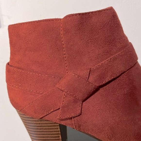 City Classified rust colored ankle boots, size 8. - Picture 6 of 13